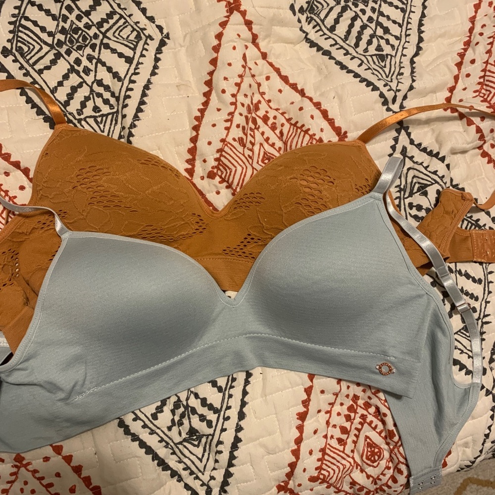 NWOT Danskin Bras Size 34B 🎉